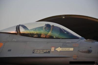 Image attachée: F-16--47.JPG